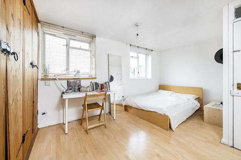 3 bedroom flat for sale, Hawthorne Close, London, N1