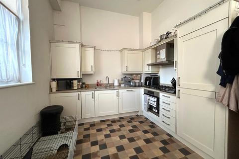 2 bedroom flat to rent, Poundbury