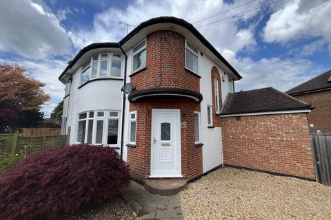 3 bedroom semi-detached house to rent - Meadow , Reigate RH2