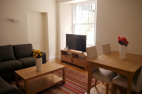 2 bedroom flat to rent, Montague Street, Newington, Edinburgh, EH8