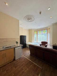 Studio to rent, Hagley Road, Edgbaston, Birmingham, B17