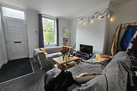3 bedroom terraced house to rent, Royal Park Avenue, Hyde Park, Leeds LS6 1EZ