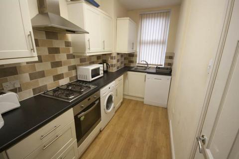 3 bedroom terraced house to rent, Royal Park Avenue, Hyde Park, Leeds LS6 1EZ