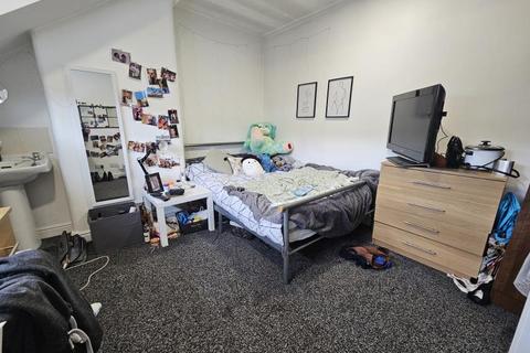 undefined, Royal Park Avenue, Hyde Park, Leeds LS6 1EZ