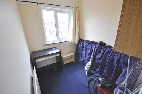 3 bedroom terraced house to rent, Belle Vue Road