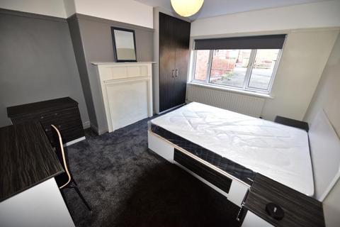 3 bedroom terraced house to rent, Brudenell Road, Hyde Park, Leeds LS6 1LS