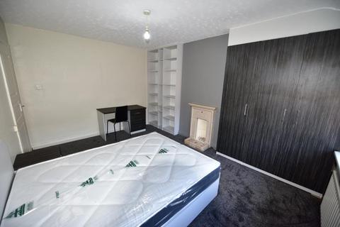 3 bedroom terraced house to rent, Brudenell Road, Hyde Park, Leeds LS6 1LS