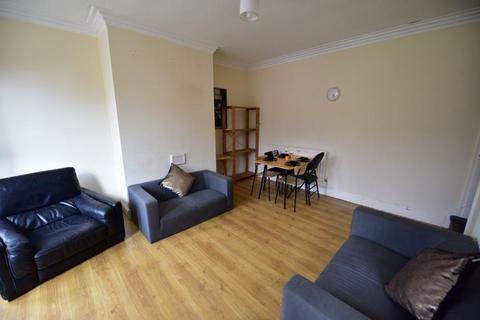 3 bedroom terraced house to rent, Royal Park Avenue, Hyde Park, Leeds LS6 1EY