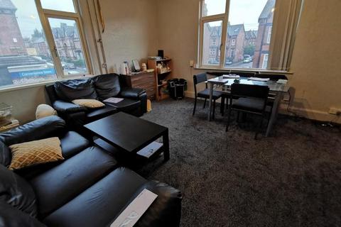 4 bedroom terraced house to rent, Brudenell Road, Hyde Park, Leeds, LS6 1EG