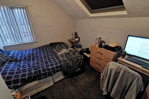3 bedroom terraced house to rent, Brudenell Road, Hyde Park, Leeds, LS6 1EG