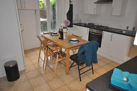 5 bedroom house share to rent - Thornville Crescent, Hyde Park, Leeds LS6 1JH