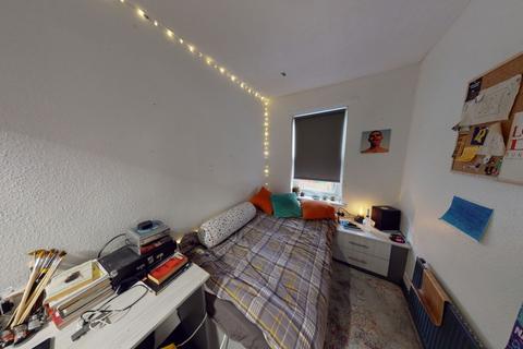 4 bedroom terraced house to rent, Royal Park Road, Leeds, LS6 1JJ