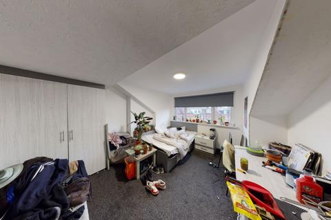 4 bedroom terraced house to rent, Royal Park Road, Leeds, LS6 1JJ
