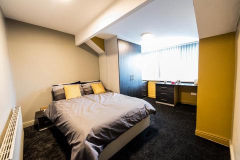 9 bedroom terraced house to rent, Brudenell Avenue, Hyde Park, Leeds LS6 1HD