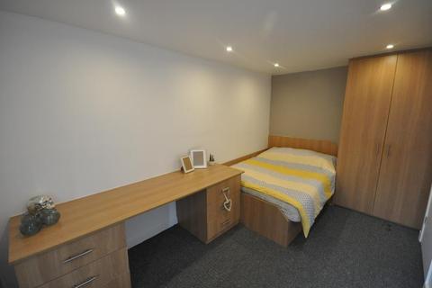 3 bedroom terraced house to rent - Harold View, Hyde Park, Leeds, LS6 1PP