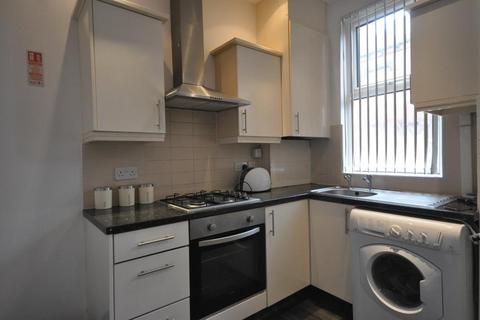 3 bedroom terraced house to rent, Harold View, Hyde Park, Leeds, LS6 1PP