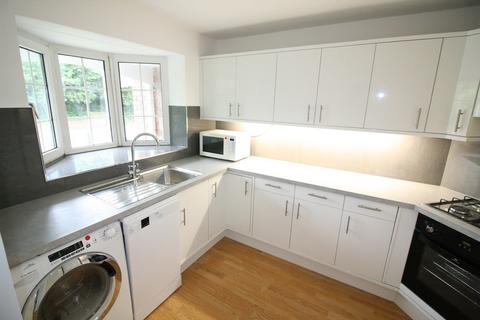 3 bedroom terraced house to rent, Linkfield Lane, Redhill