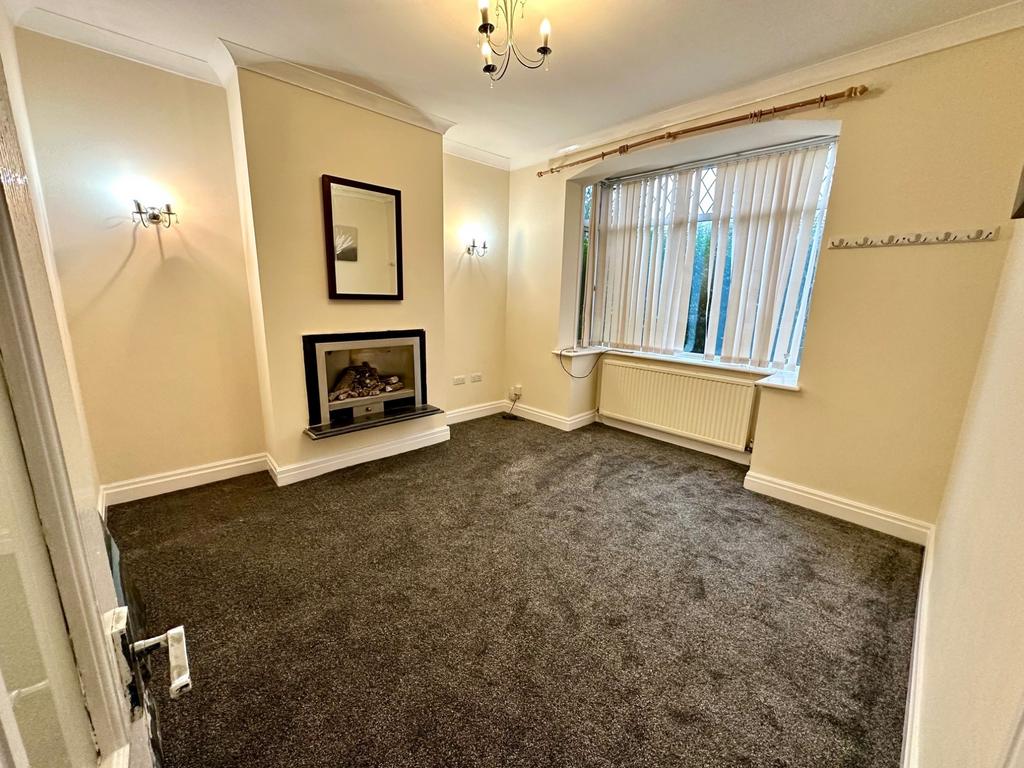 Cadley Causeway, Preston PR2 3 bed semidetached house £975 pcm (£225 pw)