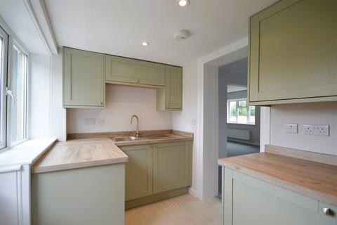 3 bedroom semi-detached house to rent, Newlands Lane, Chichester, PO19