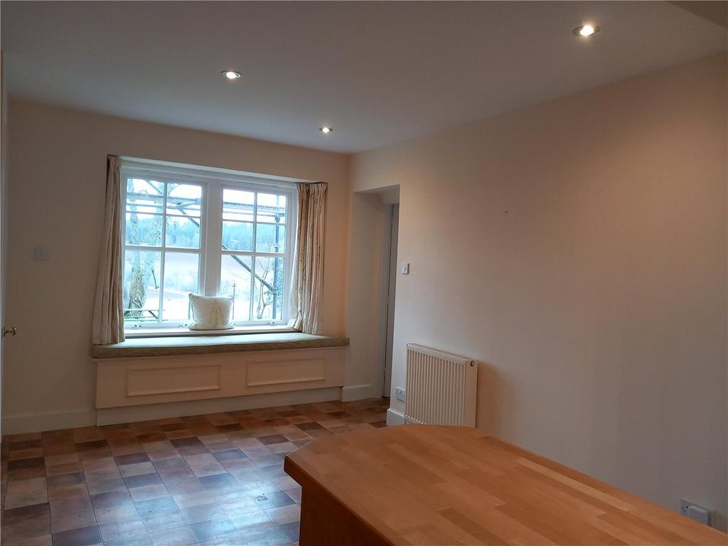 Window Seat/Dining