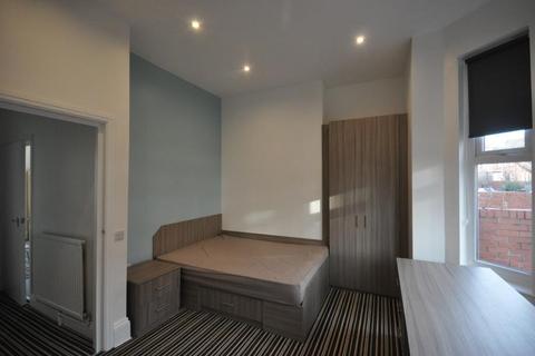 1 bedroom flat to rent, Hall Grove, Hyde Park, Leeds LS6 1NT