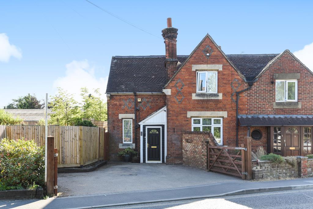Wellington Road, Wokingham, RG40 2 bed cottage £325,000