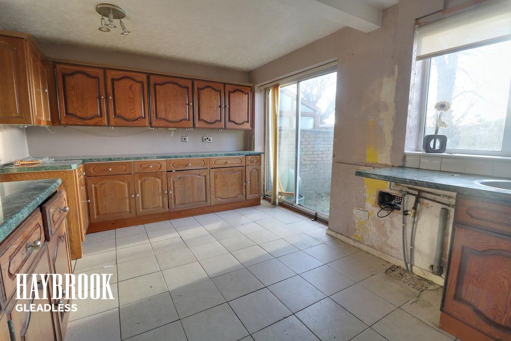 Manor Park Court, Manor Park Sheffield 3 bed end of terrace house £90,000