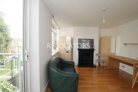 4 bedroom flat to rent, Bow Road, Mile End E3
