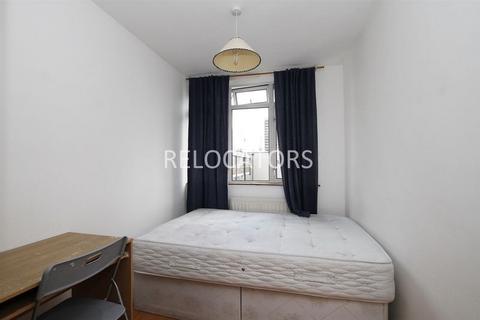 4 bedroom flat to rent - Bow Road, Mile End E3
