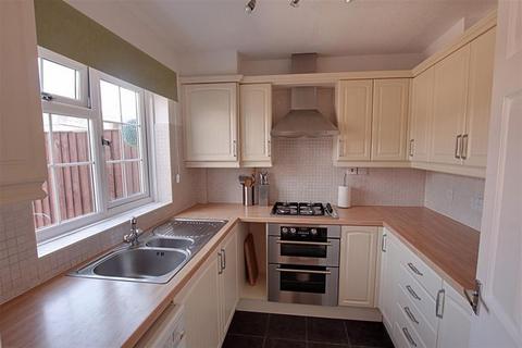 3 bedroom terraced house to rent, Wiltshire Drive, Trowbridge