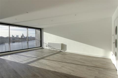 3 bedroom flat to rent, City Harbour, Isle Of Dogs