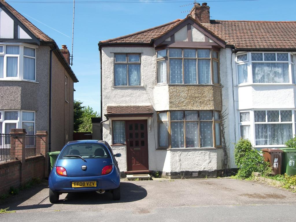 Laurel Avenue, Potters Bar, EN6 3 bed end of terrace house £440,000