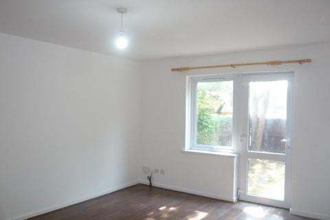 2 bedroom flat to rent, Nene Gardens, Feltham