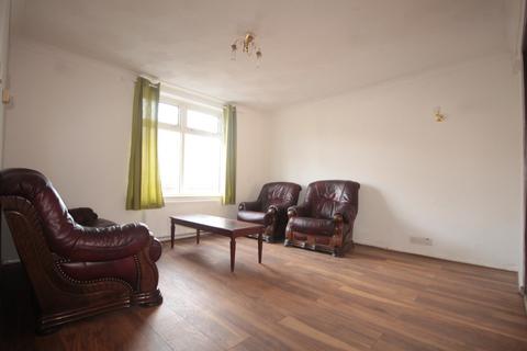 2 bedroom terraced house to rent, Robinson Road, Dagenham, RM10