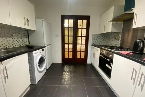 2 bedroom terraced house to rent, No Deposit Option, Robinson Road, RM10