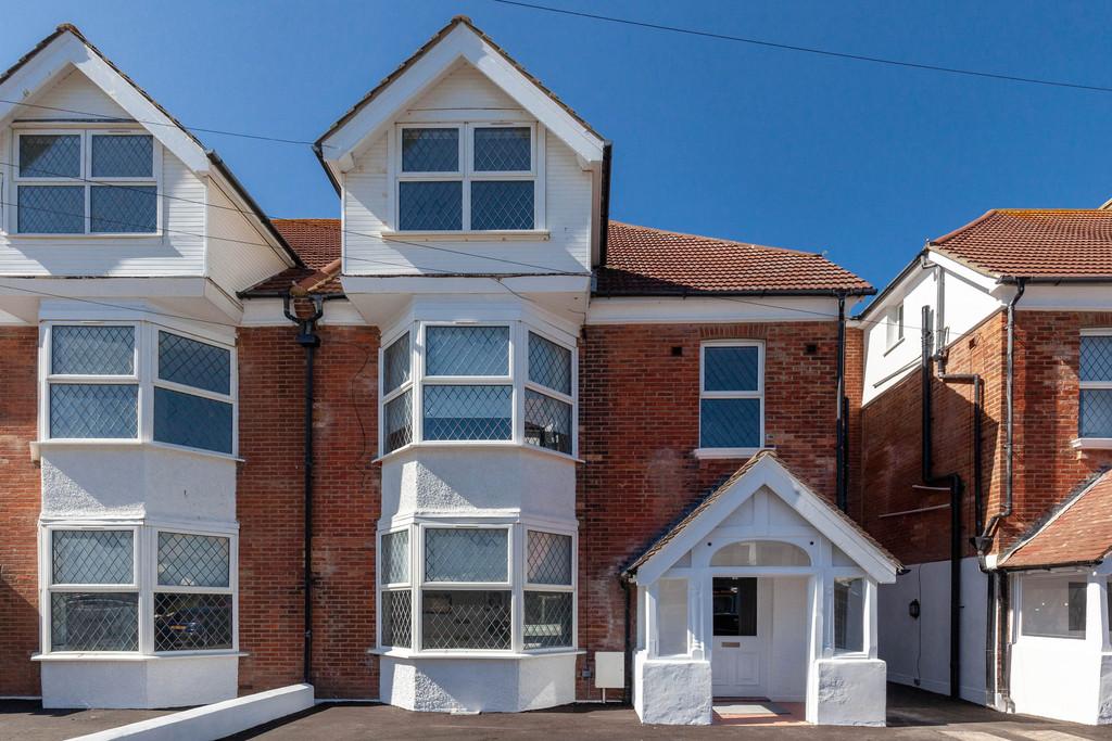 Jameson Road, BexhillonSea 6 bed semidetached house £1,750 pcm (£