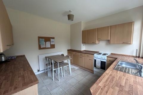 4 bedroom semi-detached house to rent, Queenshaugh Drive, Riverside FK8