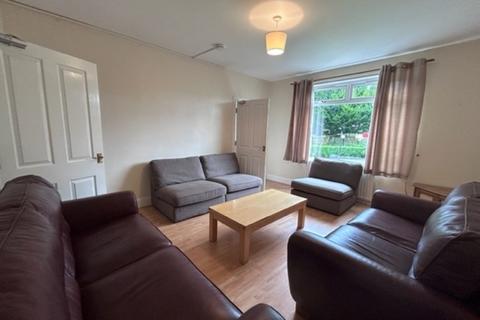 4 bedroom semi-detached house to rent, Queenshaugh Drive, Riverside FK8