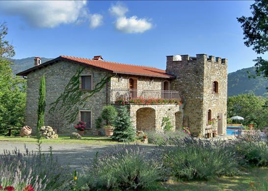 Castle with annex, swimming pool and panoramic vie