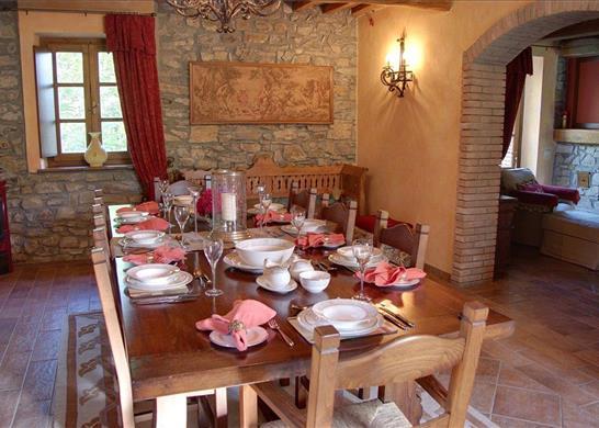 Castle with annex, swimming pool and panoramic vie