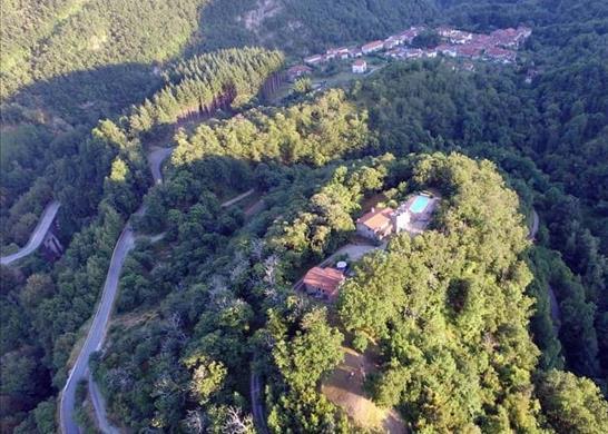 Castle with annex, swimming pool and panoramic vie