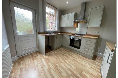2 bedroom end of terrace house to rent, Roscoe Street, Edgeley, SK3 9EN