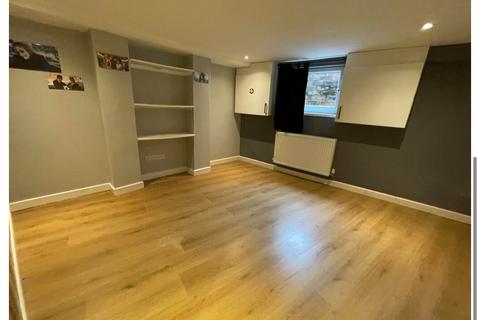 2 bedroom end of terrace house to rent, Roscoe Street, Edgeley, SK3 9EN