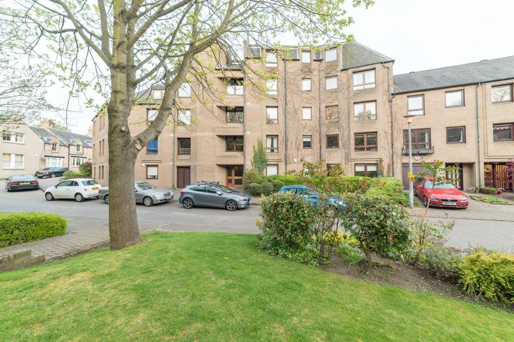 1/3 Sunbury Place, Edinburgh, EH4 3BY 3 bed ground floor flat £270,000