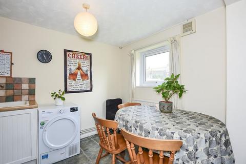 2 bedroom flat to rent, Cromwell Close,  Marston,  OX3