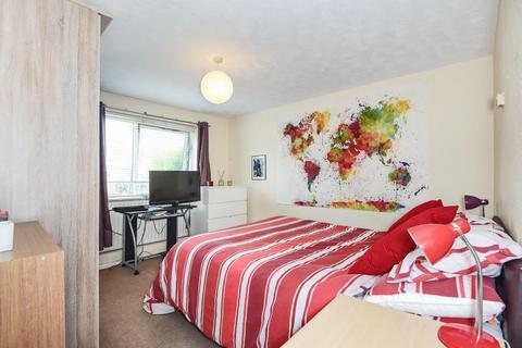 2 bedroom flat to rent, Cromwell Close,  Marston,  OX3