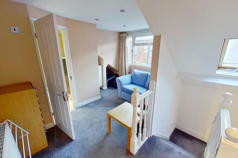 4 bedroom house to rent - Burley Road, Leeds