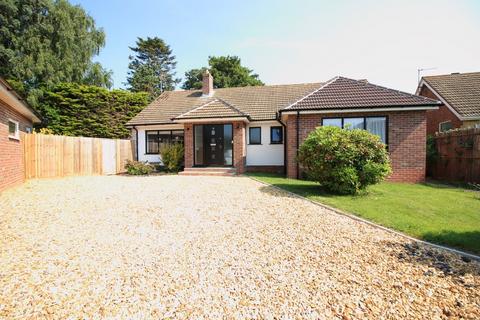 3 bedroom detached bungalow to rent, Lymington, Hampshire