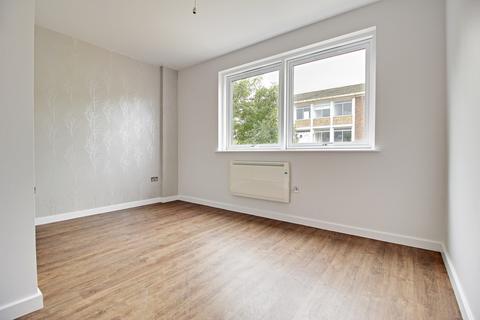 1 bedroom apartment to rent, Queens Square, Town Centre