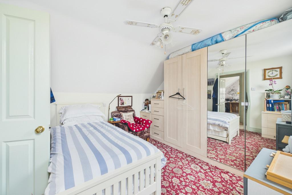 Rear bedroom